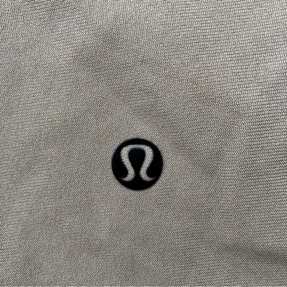 Lululemon khaki golf shorts sz 32 - Picture 5 of 9